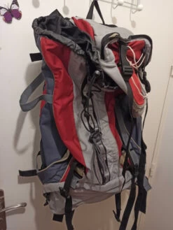 Sac De Randonnée Confortable - Deuter Sundance 65+10L - Rouge Gris -Magasin De Camping En Plein Air 1dfcb447c5089ceb60e0127d36dff29d