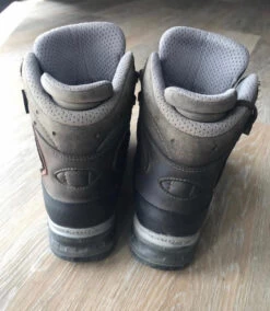 Chaussures De Randonnée LOWA -Magasin De Camping En Plein Air 20271456 21ED 4133 AA4D E0FD7C5204E6