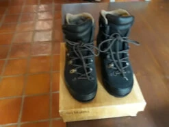 Chaussures De Haute Montagne Type Glacier 11 Chaussures De Haute Montagne Type Glacier -Magasin De Camping En Plein Air 30558e78fb4cc5a128af181e3f57650f