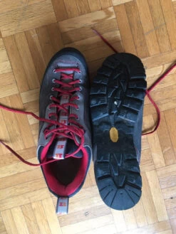 Chaussure Alpinisme / Randonnée 9 Chaussure Alpinisme / Randonnée -Magasin De Camping En Plein Air 5703ec28f8e3d958df44ac71eb118c2d