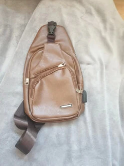 Sac à Poitrine Avec Chargement USB Et Port Pour Écouteurs -Magasin De Camping En Plein Air 5a136a5cde8c08a1ee5b821374fe3e2a