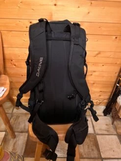 Sacs à Dos Dakine Poacher 32 Noir -Magasin De Camping En Plein Air 8CB39D59 38BB 4DD9 8892 4DB38067A735