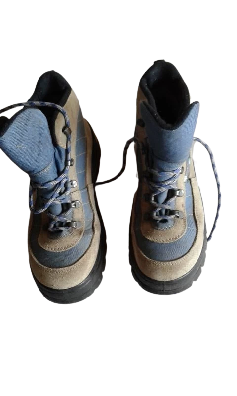 Chaussures De Randonnée Et Bâton 4 Chaussures De Randonnée Et Bâton – Image 2