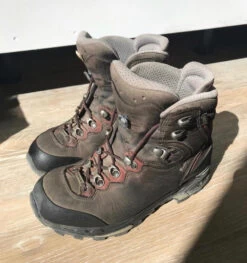 Chaussures De Randonnée LOWA -Magasin De Camping En Plein Air DB6BC72F 033A 46A7 82E9 443E4EE7C34F