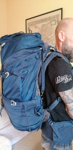 Sacs à Dos Quechua SYMBIUM ACCESS Bleu -Magasin De Camping En Plein Air SYMBIUM 70 10 Vue de cote