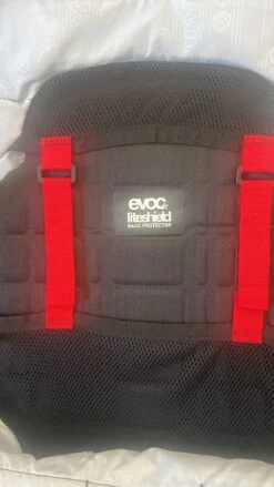 Sacs à Dos Evoc EVOC SAC À DOS PROTECTOR ENDURO NOIR 16 Noir -Magasin De Camping En Plein Air WhatsApp Image 2022 10 26 a 11.09.30