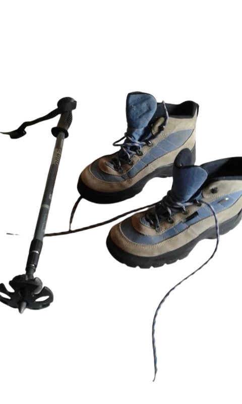 Chaussures De Randonnée Et Bâton 5 Chaussures De Randonnée Et Bâton – Image 3